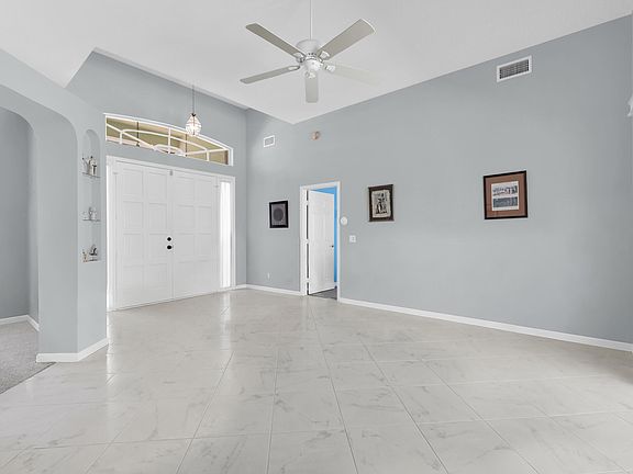 3rd image of 521 Cypress Circle