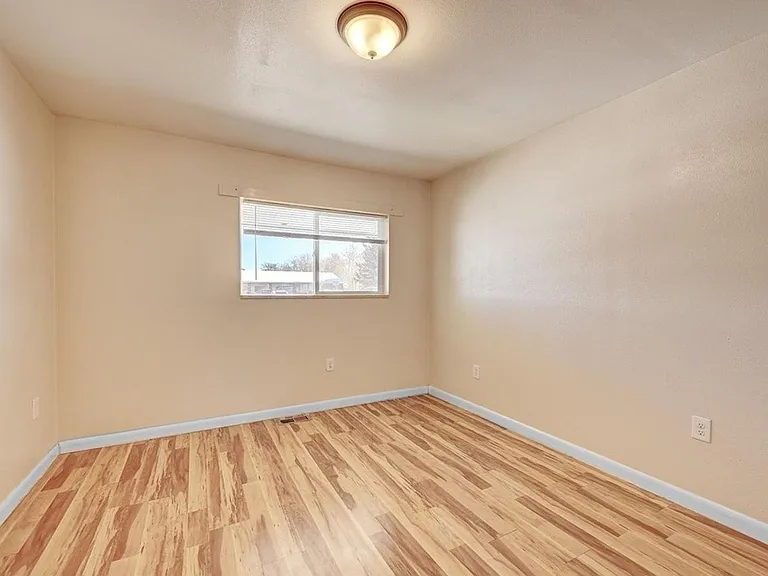 87 Newland Ct — Photo 8