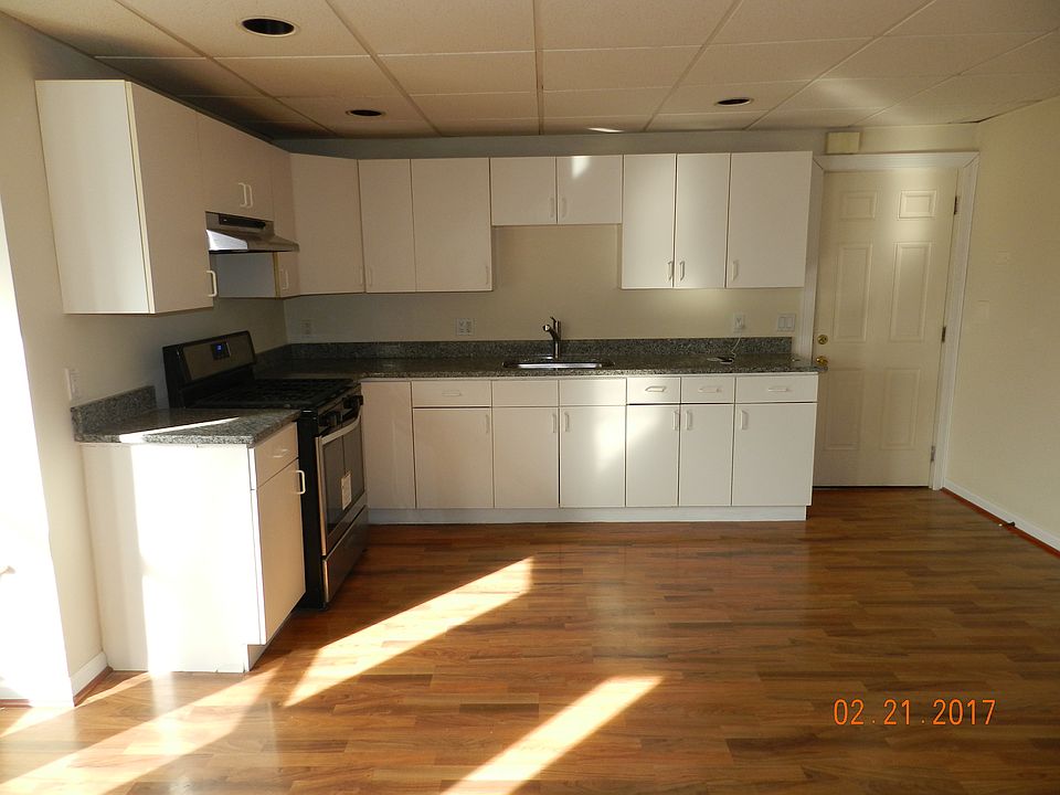 1sr floor kitchen