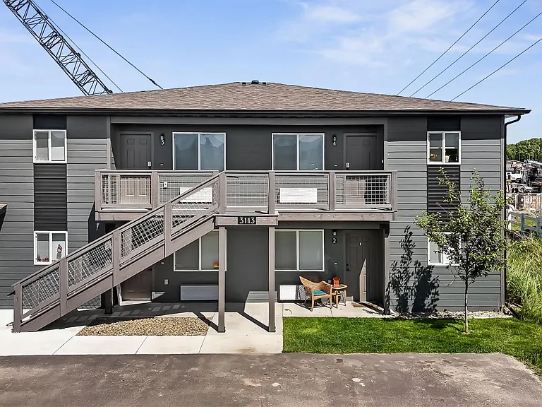 Pineview Apartments — Photo 1