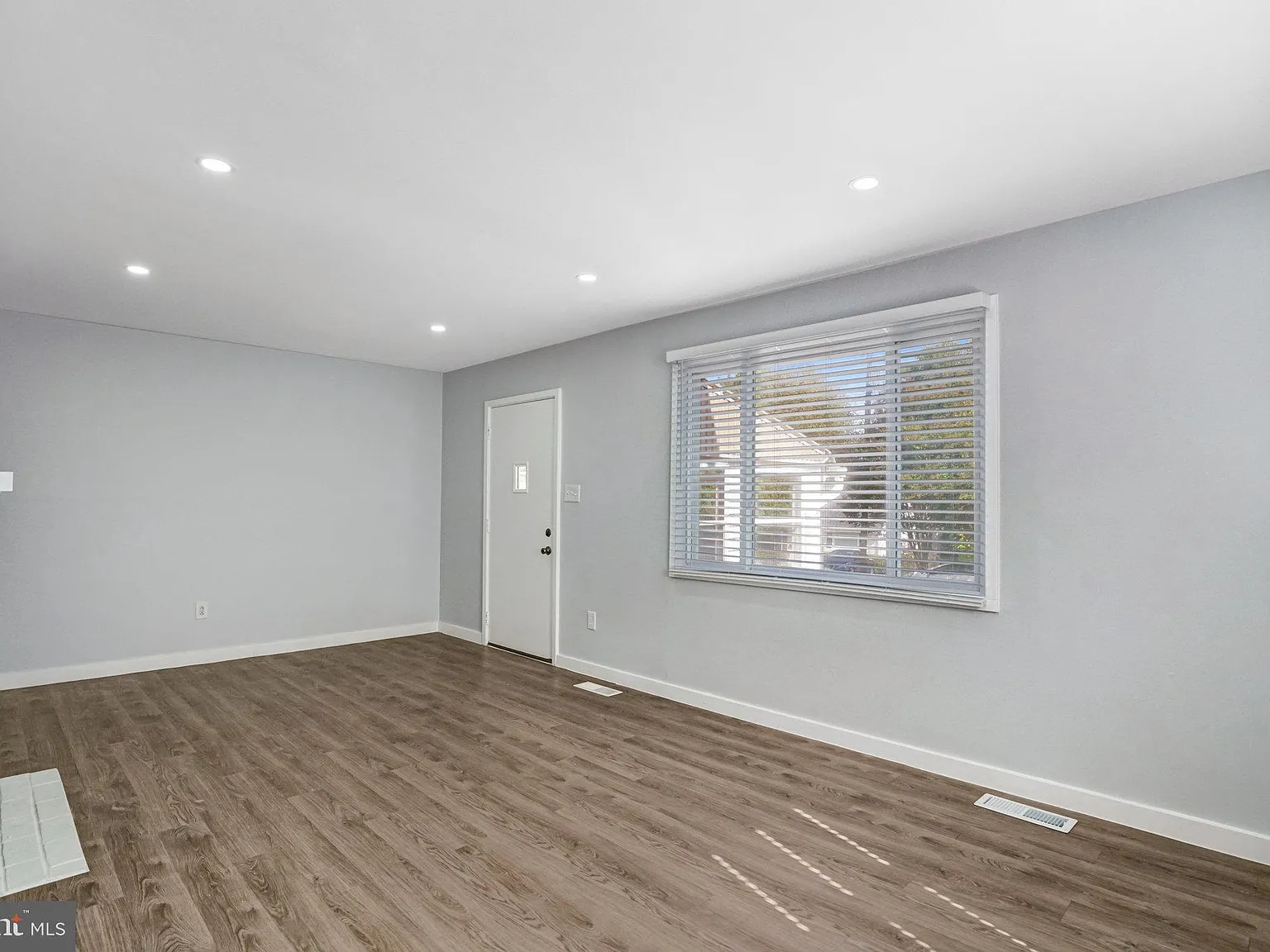 4 bed, 1800 sqft, $3,500 — Photo 4