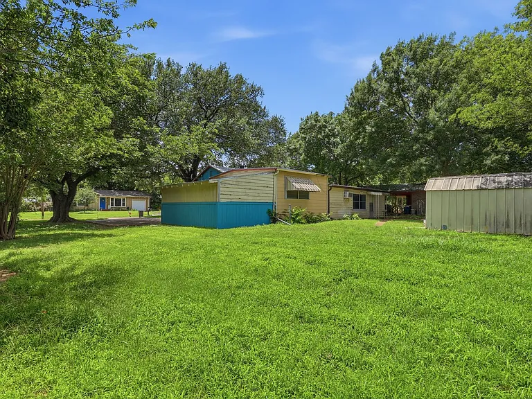 902 W Bridge St — Photo 31