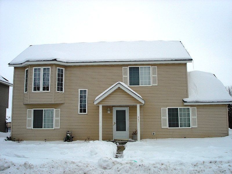 For Sale: 717 10th St, Farmington, MN 55024