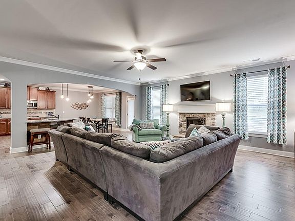 2nd image of 2911 Canyon Glen Way