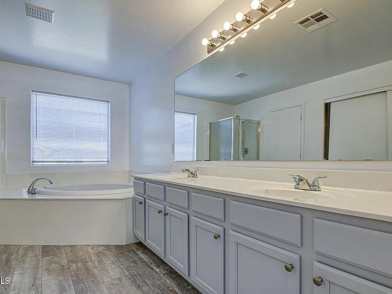 12031 W Belmont Dr — Photo 8