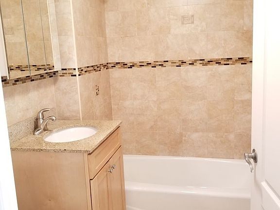 4th image of 3176 37th St APT 2E