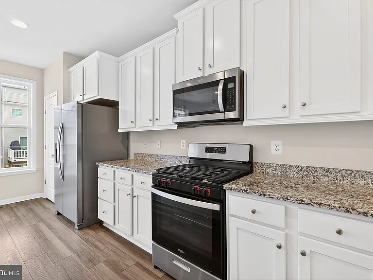 1017 Flester Ln — Photo 6