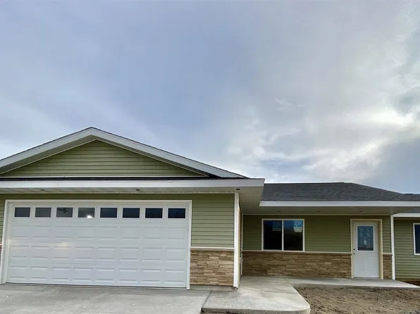 308 Viking Dr, Vinton, IA 52349