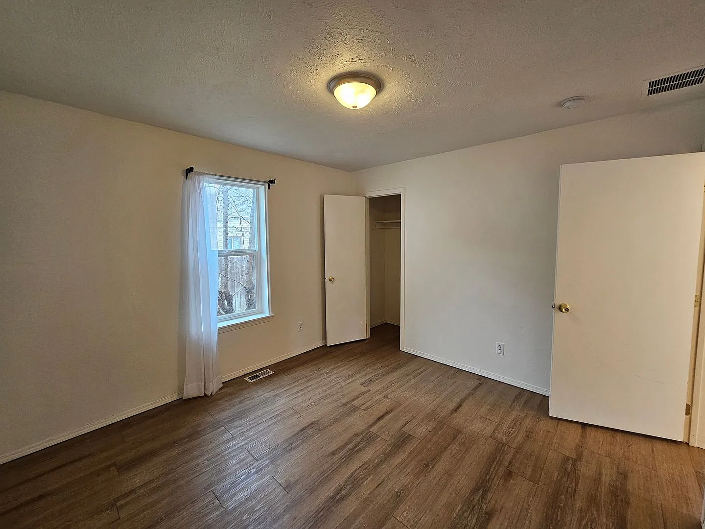 3216 E 4th Ave — Photo 3