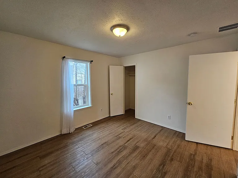 3216 E 4th Ave — Photo 3