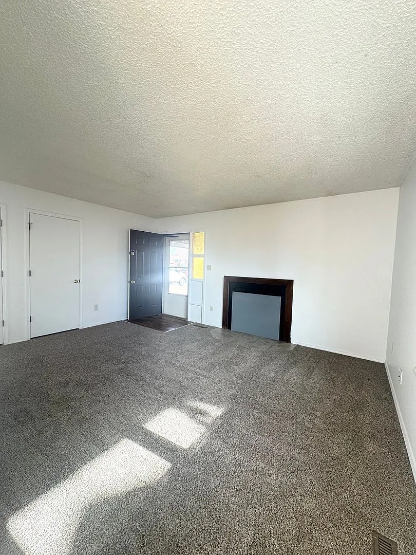 3 Bedroom Single Family Home in SW Loveland. — Photo 2