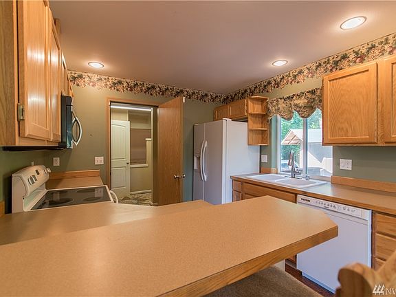 4th image of 18741 Sylvan Dell Ct SE
