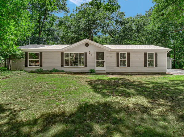 10848 Edgewood Dr, Demotte, IN 46310