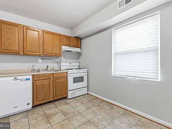3rd image of 210 43rd Rd NE APT 103