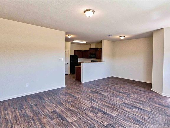 5th image of 205 Autumn Berry Ln