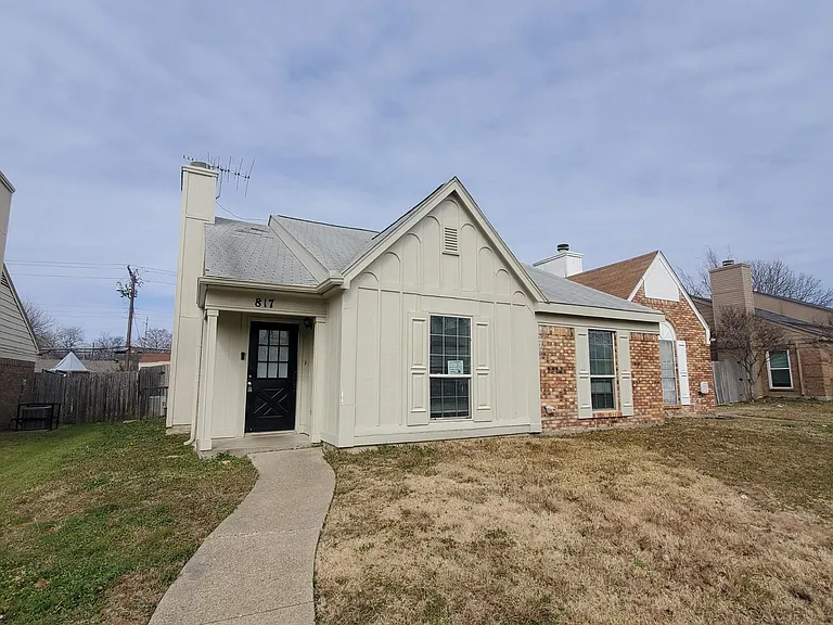 817 Denmark Dr — Photo 1