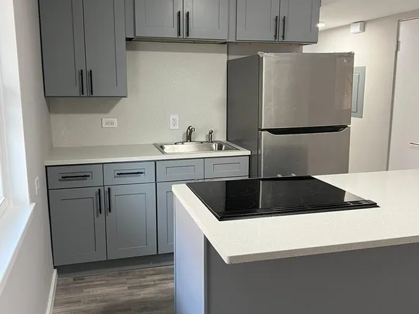 124 Douglas Ave APT 4, Naperville, IL 60540