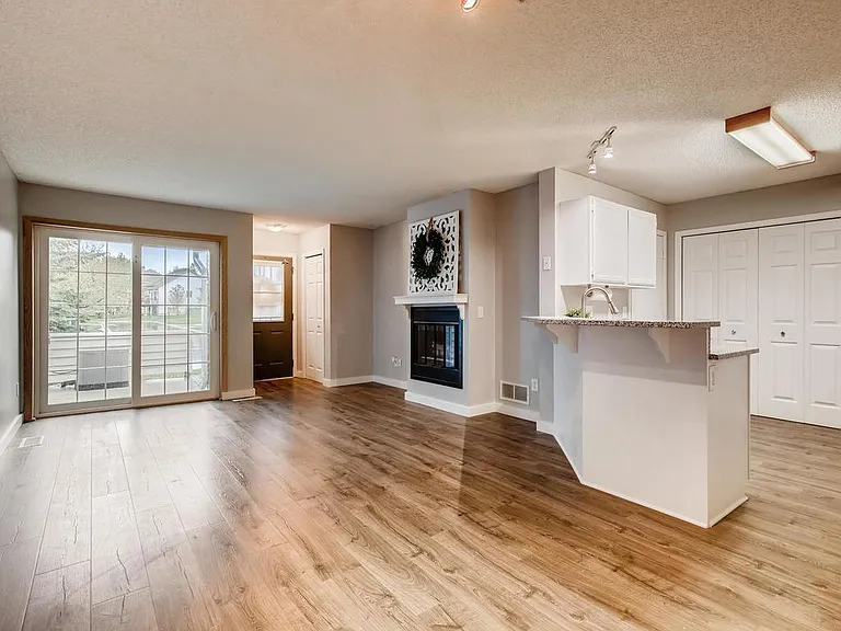 12758 Edgewater Path — Photo 4