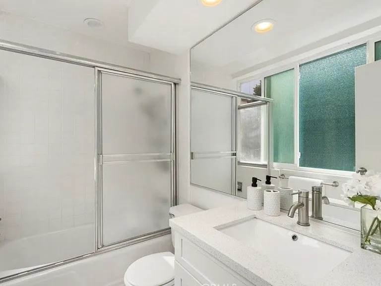 540 Kelton Ave #204 — Photo 10