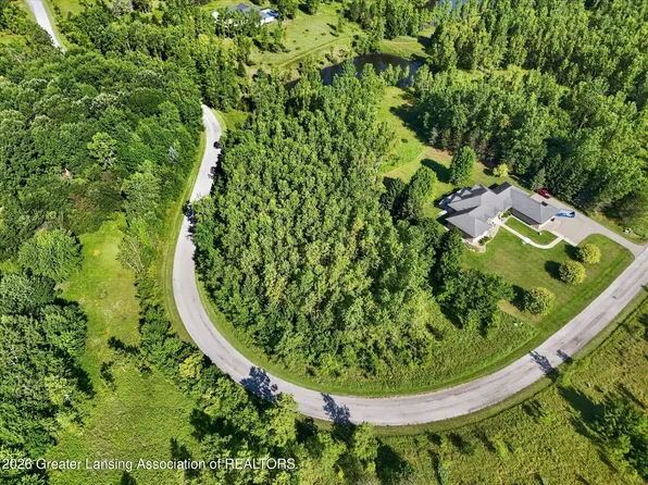 101 Daggertail Ln, Okemos, MI 48864