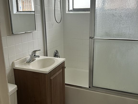 5th image of 5018-5028 Santa Cruz Ave #5020-5