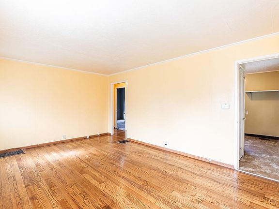 4th image of 6255 Mayflower Ave
