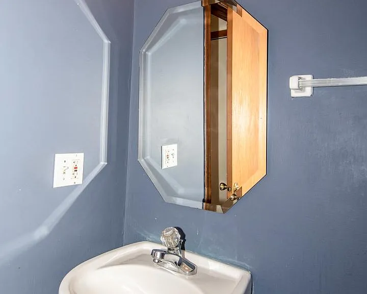 4133 Blackstone Dr — Photo 2