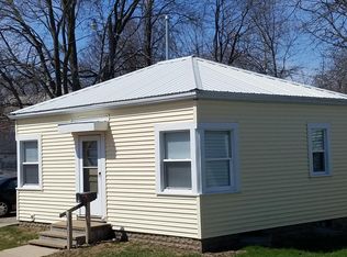 106 Hammond Ct, Waterloo, IA 50702