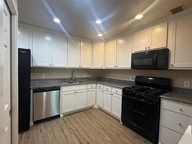4718 Normandy Rd — Photo 10
