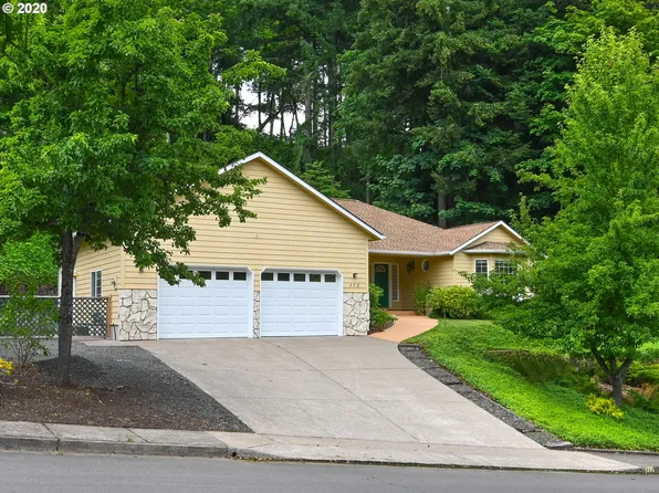 778 S 67th St, Springfield, OR 97478