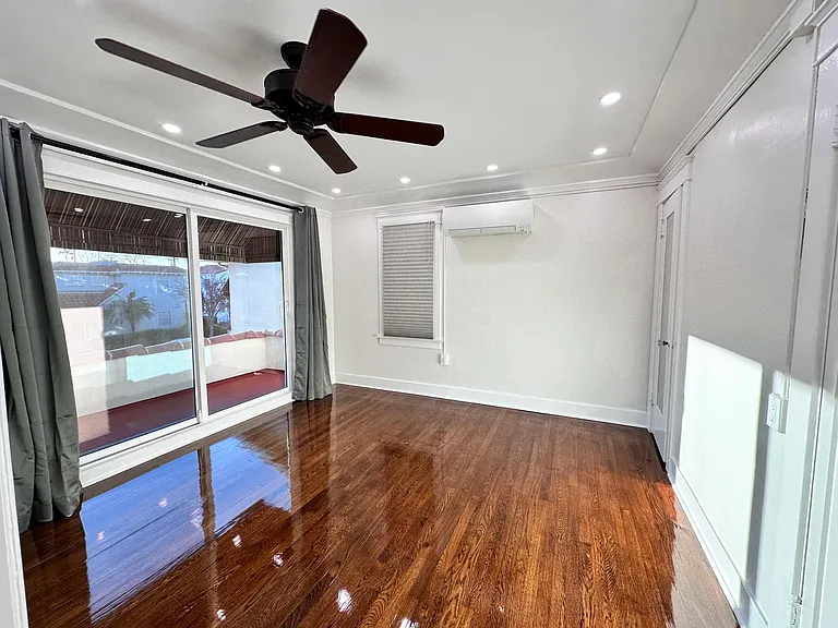 242 1/2 Coronado Ave — Photo 10