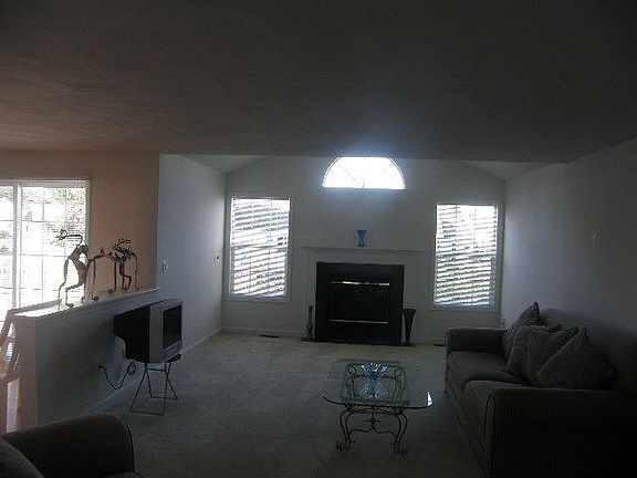 Family Room w/gas FP