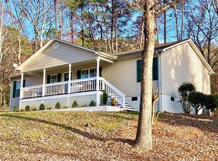 458 Woodlawn Dr, Cleveland, GA 30528