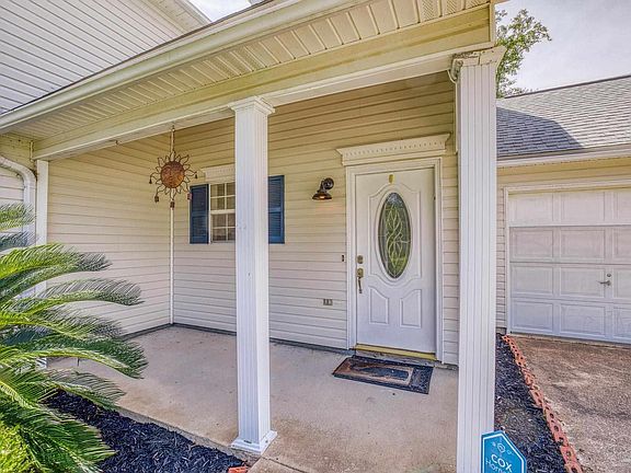 2nd image of 319 Robinhood Ln