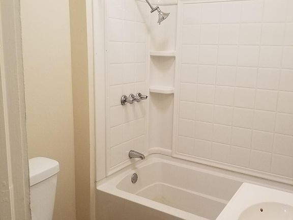 3rd image of 398 SW McFarlane Ave