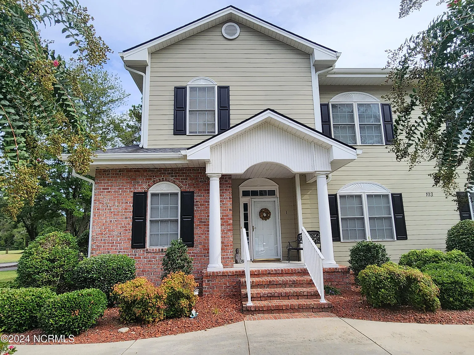 3 bed, 2.0 bath, 1456 sqft, $1,950 — Photo 1