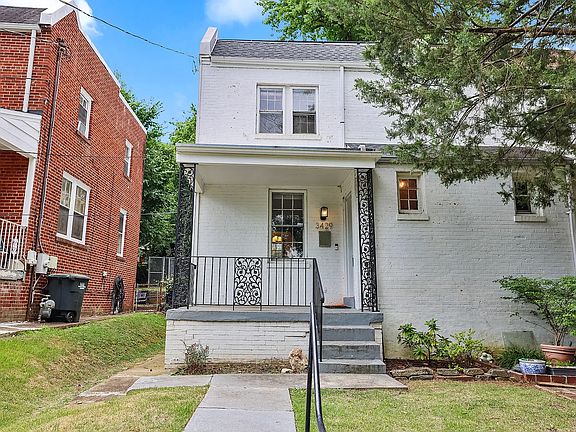 2nd image of 3429 Carpenter St SE
