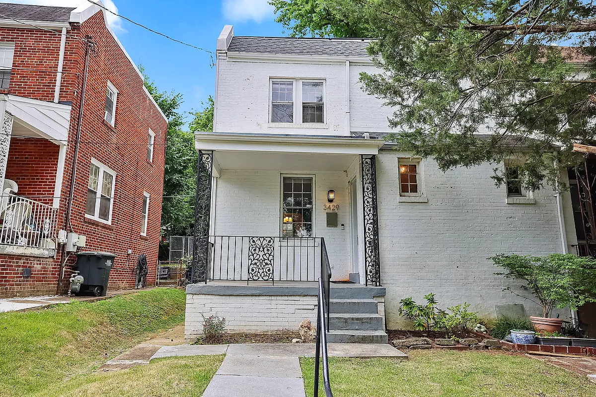 Building Photo - 3429 Carpenter St SE