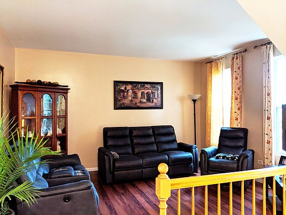 4th image of 1012 Bradford Dr