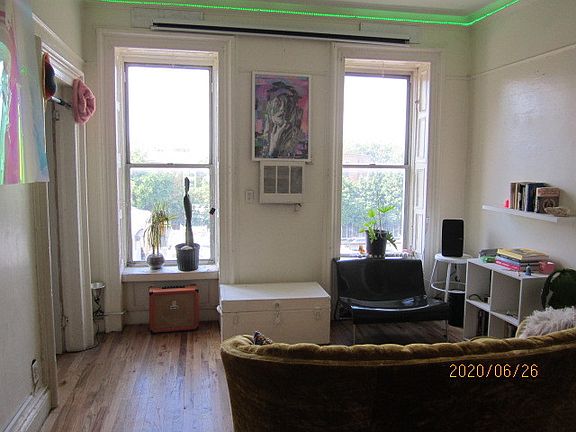 3rd image of 624 Myrtle Ave APT 2