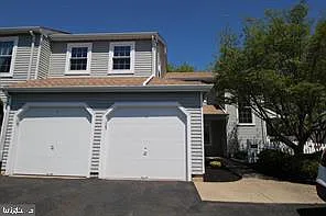 681A Rose Hollow Dr — Photo 1
