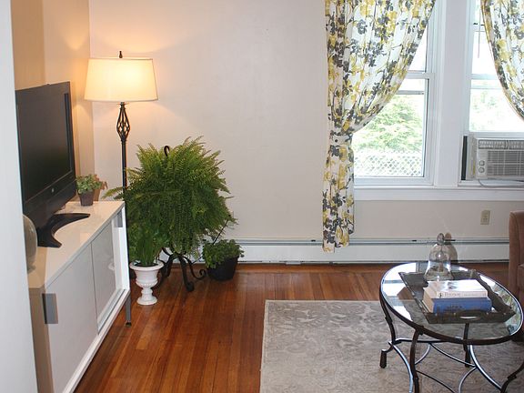 5th image of 39 Ludlow St APT 3