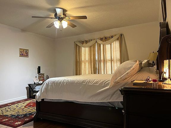 5th image of 1121 Danbury Ln