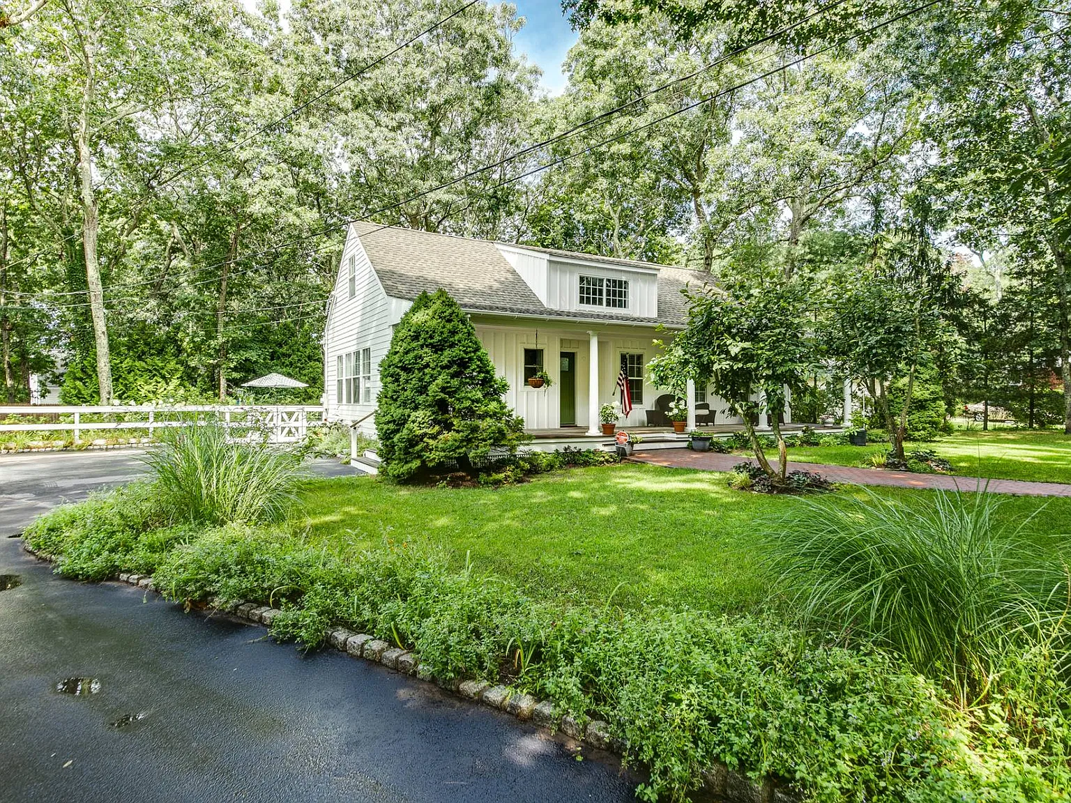 Desirable and Affordable, Bridgehampton — Photo 3