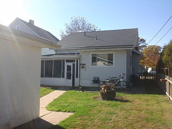 3rd image of 707 2nd St NW