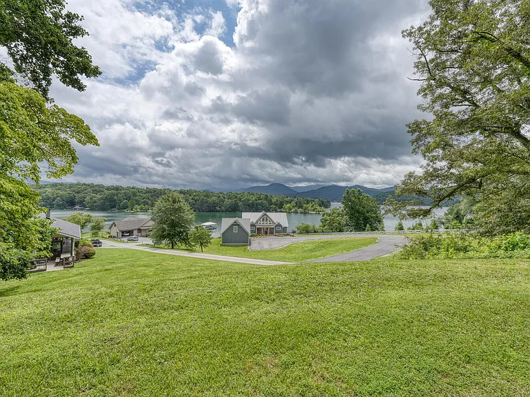 131 Wonderview Dr — Photo 32