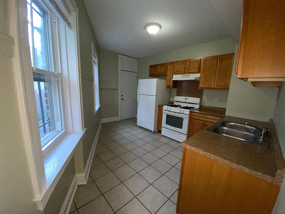 1st image of 1358 N Harding Ave Floor 2