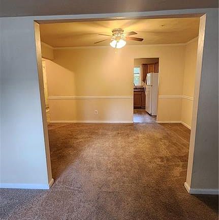 2nd image of 2912 N Radcliffe Ln