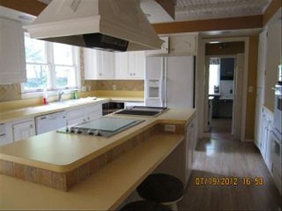 4th image of 15016 Woodpine Dr