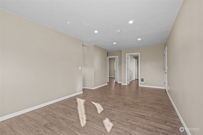 4th image of 610 30th Street